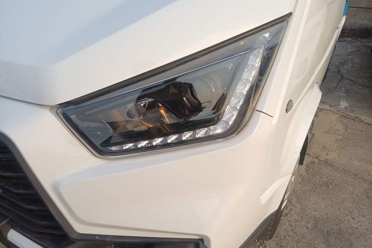 Used JMC Transit 2019 2.8T Commercial Version Short Wheelbase Low Roof 6-Seater China VI Emission Standard JX493