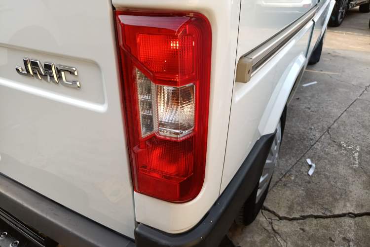 Used JMC Transit 2019 2.8T Commercial Version Short Wheelbase Low Roof 6-Seater China VI Emission Standard JX493