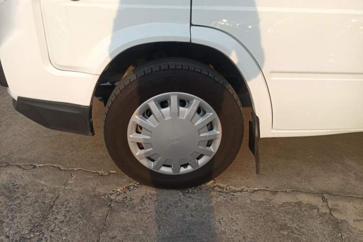 Used JMC Transit 2019 2.8T Commercial Version Short Wheelbase Low Roof 6-Seater China VI Emission Standard JX493