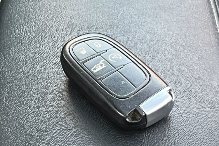 Used Jeep Cherokee 2014 2.4L Luxury Edition
