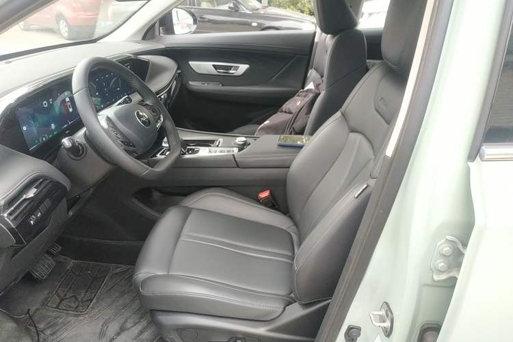 Used Dongfeng Aeolus Huge 2022 Mach Dual-Motor 1.5T MHD Dare-to-Dream Edition
