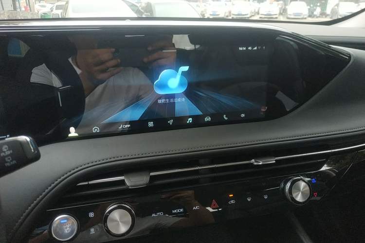 Used Dongfeng Aeolus Huge 2022 Mach Dual-Motor 1.5T MHD Dare-to-Dream Edition
