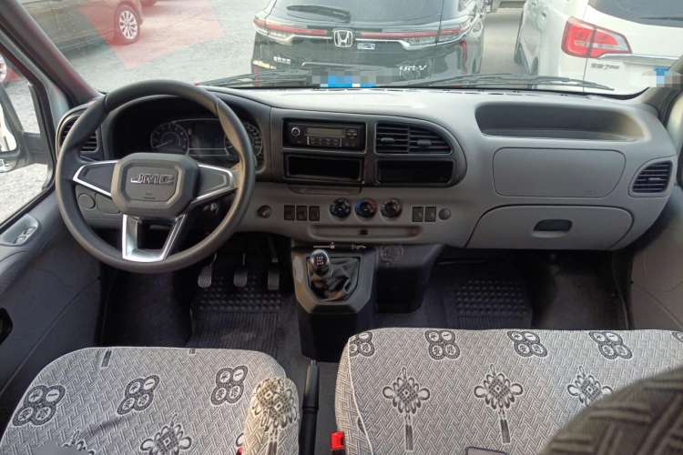 Used JMC Transit 2019 2.8T Commercial Version Short Wheelbase Low Roof 6-Seater China VI Emission Standard JX493