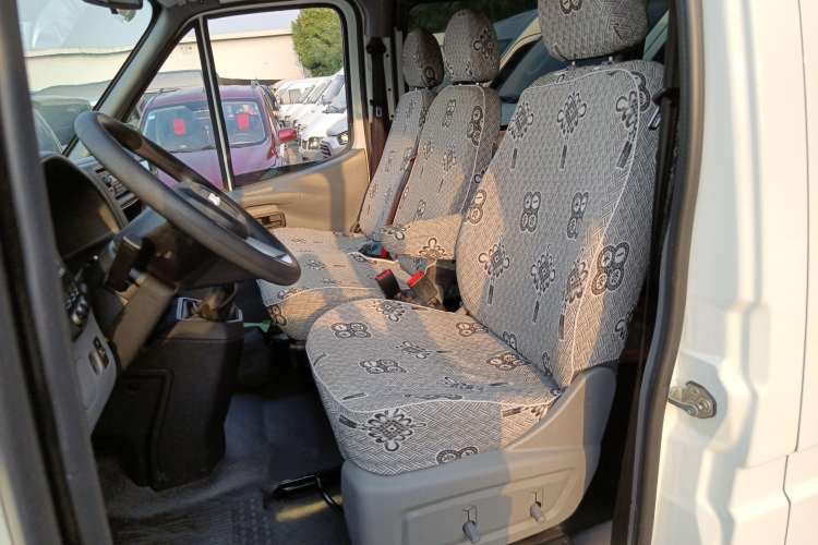 Used JMC Transit 2019 2.8T Commercial Version Short Wheelbase Low Roof 6-Seater China VI Emission Standard JX493