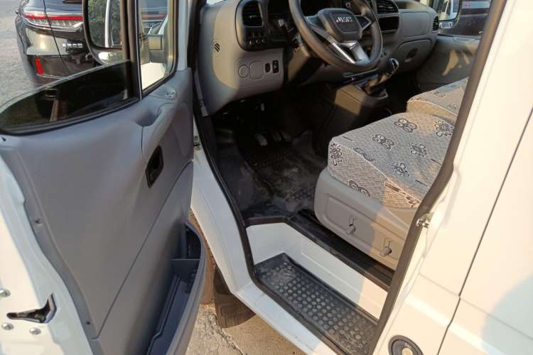 Used JMC Transit 2019 2.8T Commercial Version Short Wheelbase Low Roof 6-Seater China VI Emission Standard JX493