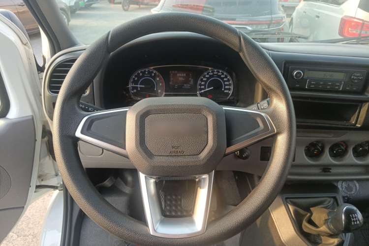 Used JMC Transit 2019 2.8T Commercial Version Short Wheelbase Low Roof 6-Seater China VI Emission Standard JX493