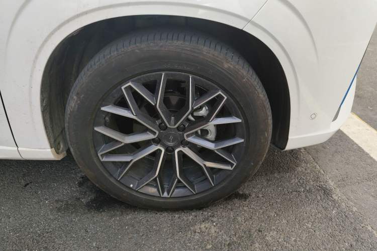 Used Oshan Z6 New Energy 2023 ZhiDian iDD 150KM Flagship PLUS Smart Parking Edition