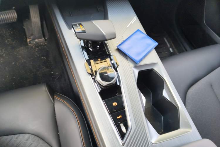 Used Oshan Z6 New Energy 2023 ZhiDian iDD 150KM Flagship PLUS Smart Parking Edition