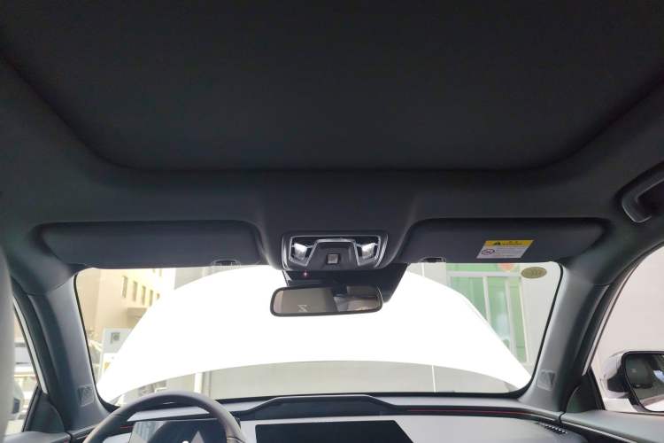 Used Oshan Z6 New Energy 2023 ZhiDian iDD 150KM Flagship PLUS Smart Parking Edition