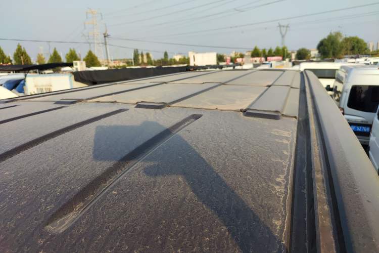 Used Dongfeng Yufeng 2021 2.4T Rear-Drive Logistics Vehicle High-Roof Design Rear Dual Tires 6–9 Seats China VI Emission Standard Model YCY24140-60