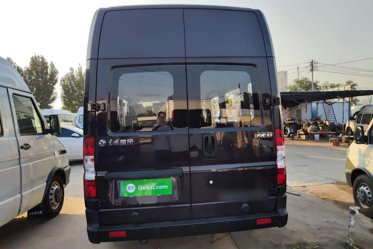 Used Dongfeng Yufeng 2021 2.4T Rear-Drive Logistics Vehicle High-Roof Design Rear Dual Tires 6–9 Seats China VI Emission Standard Model YCY24140-60