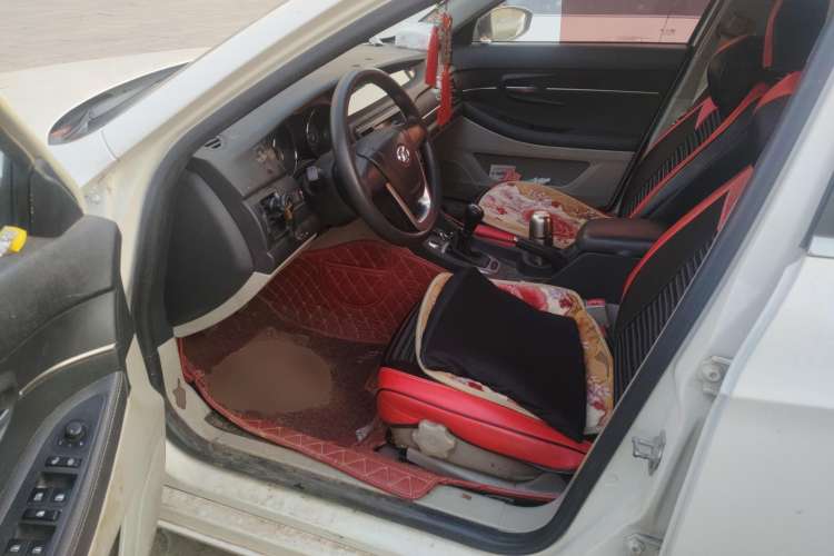 Used BAIC Senova D50 2014 1.5L manual standard version
