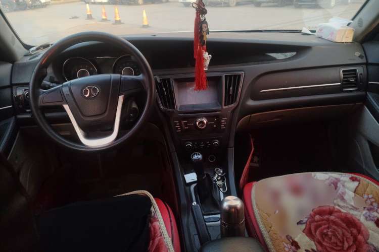 Used BAIC Senova D50 2014 1.5L manual standard version
