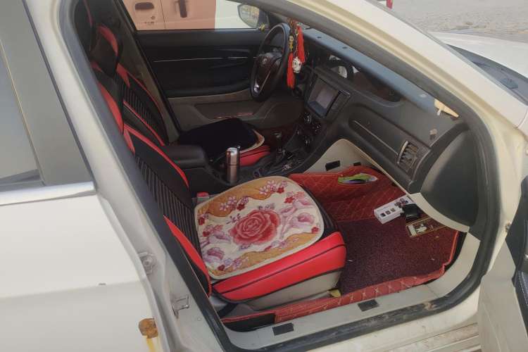 Used BAIC Senova D50 2014 1.5L manual standard version
