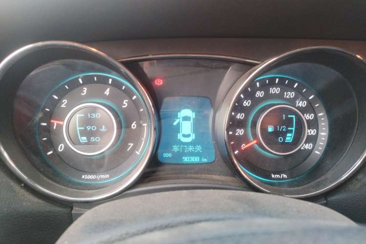 Used BAIC Senova D50 2014 1.5L manual standard version
