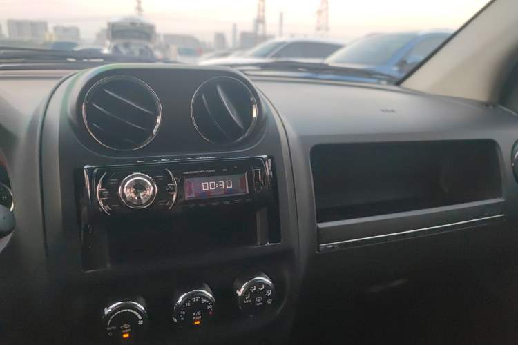 Used Jeep Compass 2013 2.4L four-wheel drive luxury version