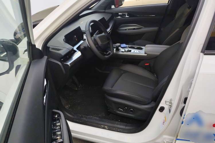 Used Oshan Z6 New Energy 2023 ZhiDian iDD 150KM Flagship PLUS Smart Parking Edition