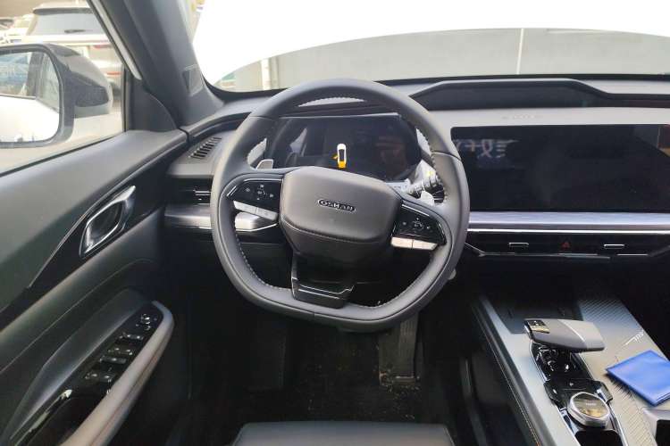 Used Oshan Z6 New Energy 2023 ZhiDian iDD 150KM Flagship PLUS Smart Parking Edition