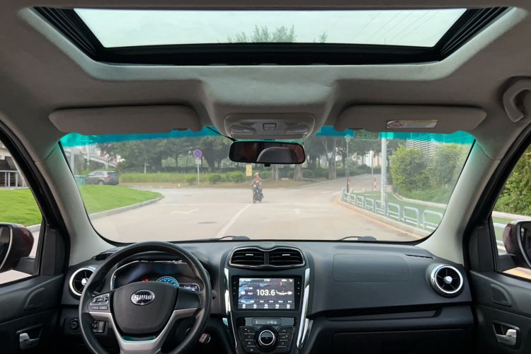 Used SWM X3 2018 1.5L Manual Fashion Model