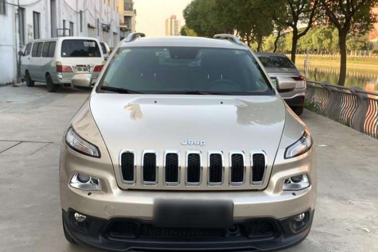 Used Jeep Cherokee 2014 2.4L Luxury Edition
