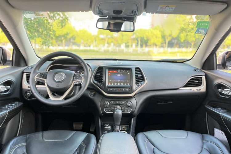 Used Jeep Cherokee 2014 2.4L Luxury Edition
