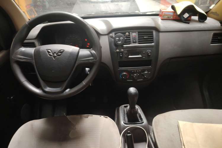 Used Wuling Rongguang 2019 1.2L S Van Standard Model with 5 Seats