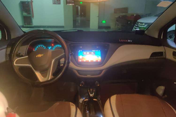 Used Chevrolet Lova RV 2016 1.5L Automatic Comfort Edition Center Console