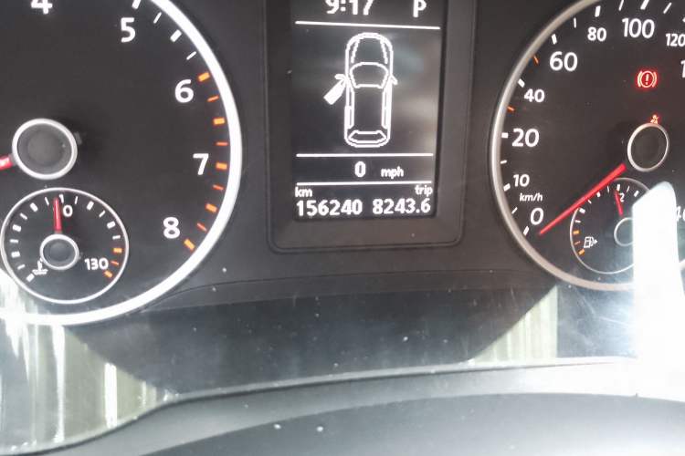 Used Volkswagen Tiguan 2009 2.0 TSI Luxury Edition Odometer Close Up