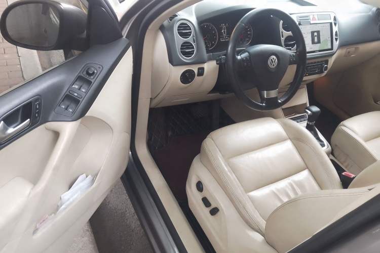 Used Volkswagen Tiguan 2009 2.0 TSI Luxury Edition Driver Seat