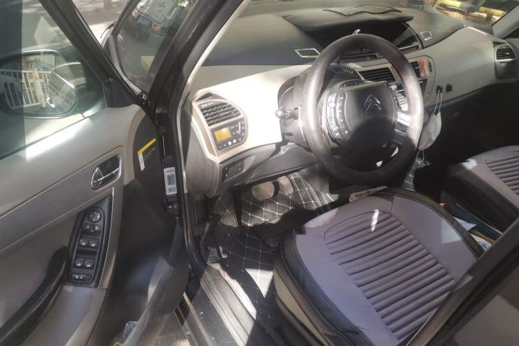 Used Citroen C4 Picasso 2009 Grand 2.0L Comfort Model
