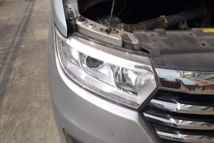 Used JAC M3 2019 PLUS IKEA Edition 1.8L Luxury 9-Seater Right Front Headlight