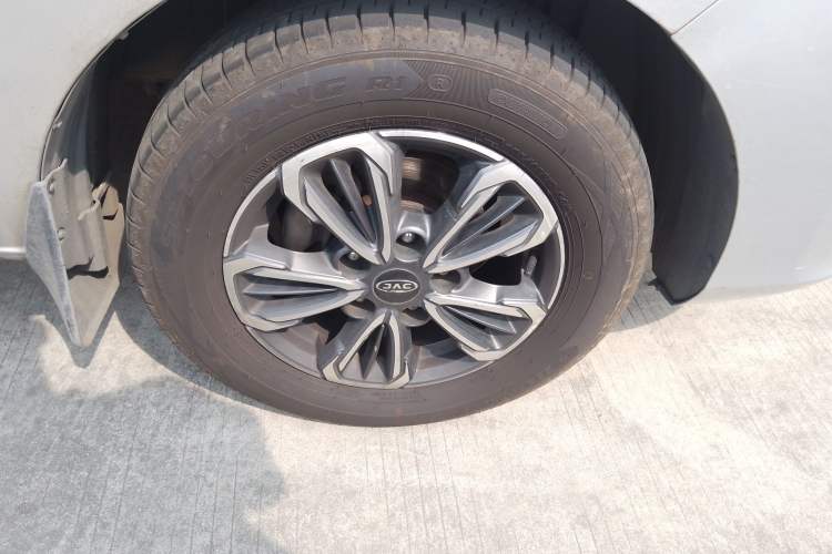 Used JAC M3 2019 PLUS IKEA Edition 1.8L Luxury 9-Seater Right Front Wheel Hub