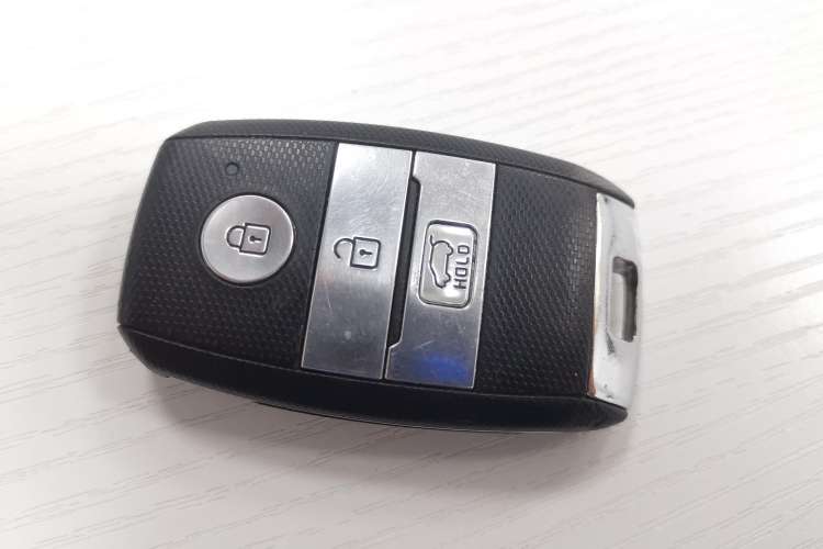 Used Kia KX7 2017 2.0L Automatic 2WD GLS 5-Seater