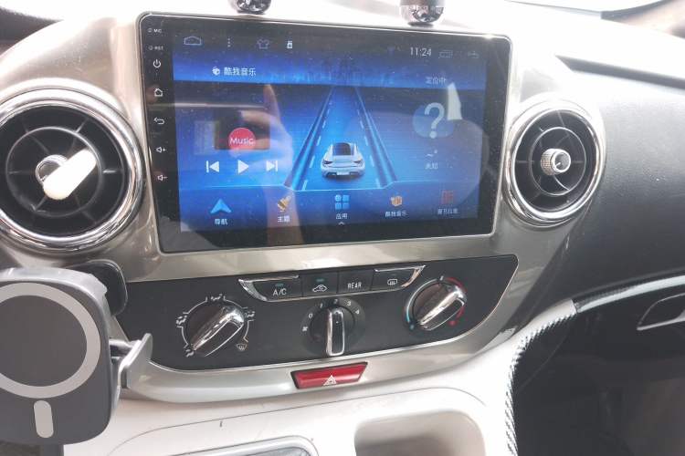 Used JAC M3 2019 PLUS IKEA Edition 1.8L Luxury 9-Seater Audio And AC Panel