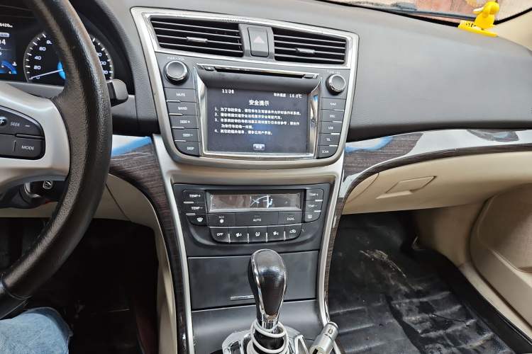 Used CHANGAN Raeton 2014 1.8T Automatic Elite Anniversary Edition China IV Standard Audio And AC Panel