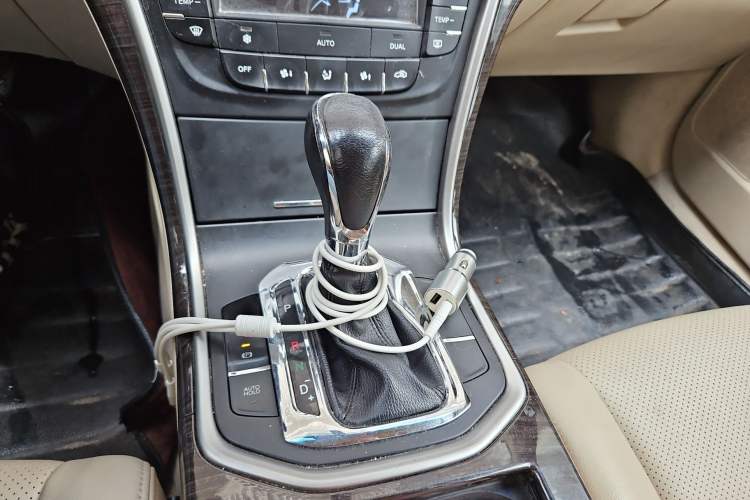 Used CHANGAN Raeton 2014 1.8T Automatic Elite Anniversary Edition China IV Standard Gear Lever
