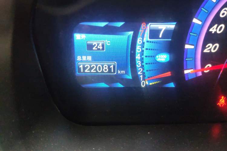 Used BYD M6 2013 2.4L Manual Luxury Model
