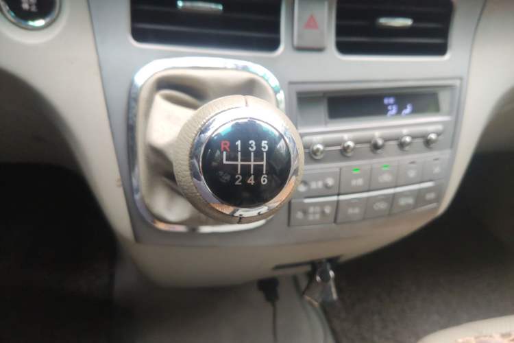 Used BYD M6 2013 2.4L Manual Luxury Model
