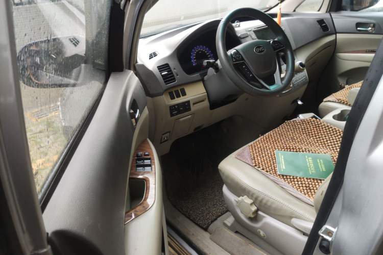 Used BYD M6 2013 2.4L Manual Luxury Model
