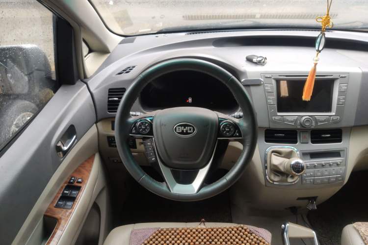 Used BYD M6 2013 2.4L Manual Luxury Model
