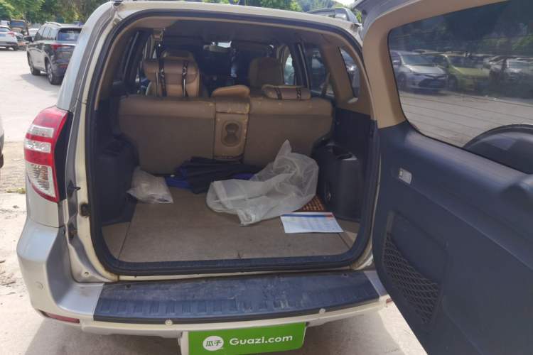 Used Toyota RAV4 2012 Luxurious Edition 2.0L Automatic All-Wheel Drive