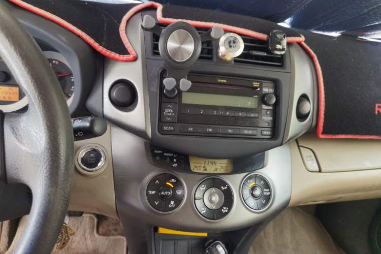 Used Toyota RAV4 2012 Luxurious Edition 2.0L Automatic All-Wheel Drive