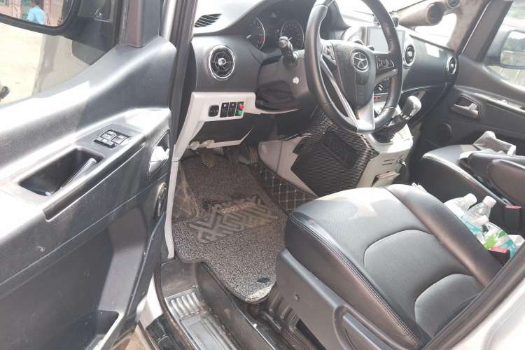 Used JAC M3 2019 PLUS IKEA Edition 1.8L Luxury 9-Seater Driver Seat