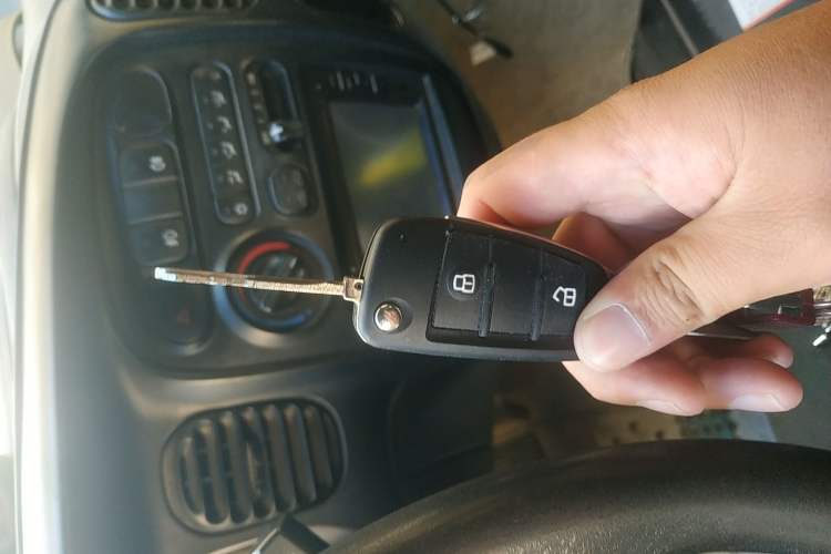 Used JAC Refine 2015 2.0L Shuttle Gasoline Long-Wheelbase Standard Version HFC4GA3-3D
