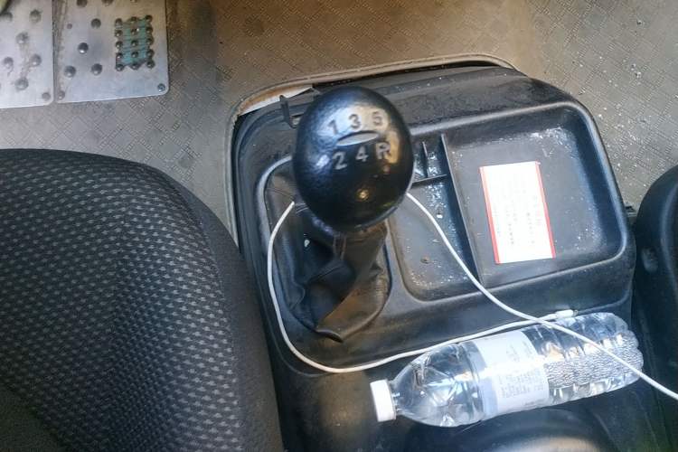 Used JAC Refine 2015 2.0L Shuttle Gasoline Long-Wheelbase Standard Version HFC4GA3-3D
