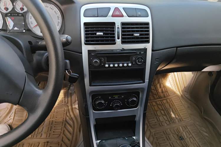 Used Peugeot 307 2012 Hatchback 1.6L Manual Comfort Edition
