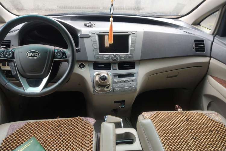 Used BYD M6 2013 2.4L Manual Luxury Model
