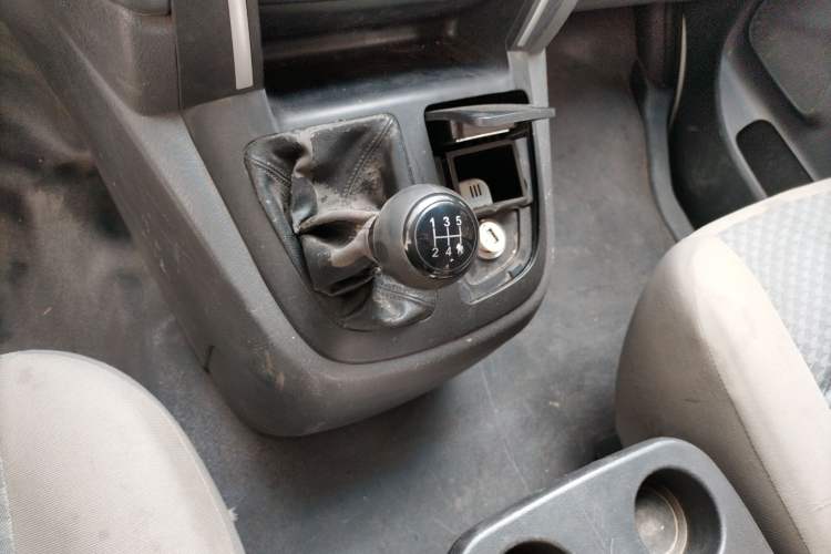 Used Jinbei Grace 2016 2.0L Standard Delivery Version
