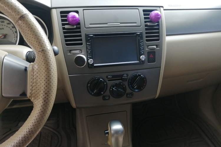 Used Nissan Tiida Sedan 2008 1.6L Automatic Fashion Edition Audio And AC Panel