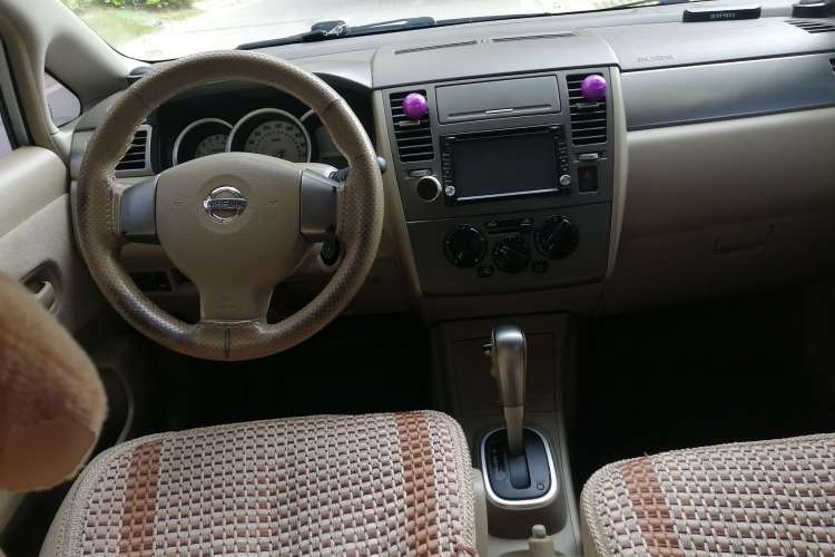 Used Nissan Tiida Sedan 2008 1.6L Automatic Fashion Edition Center Console